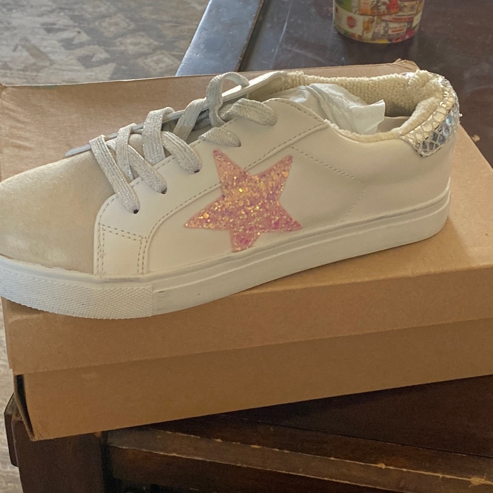 Steve Madden girl , Brand new in box cute sneakers , pink star